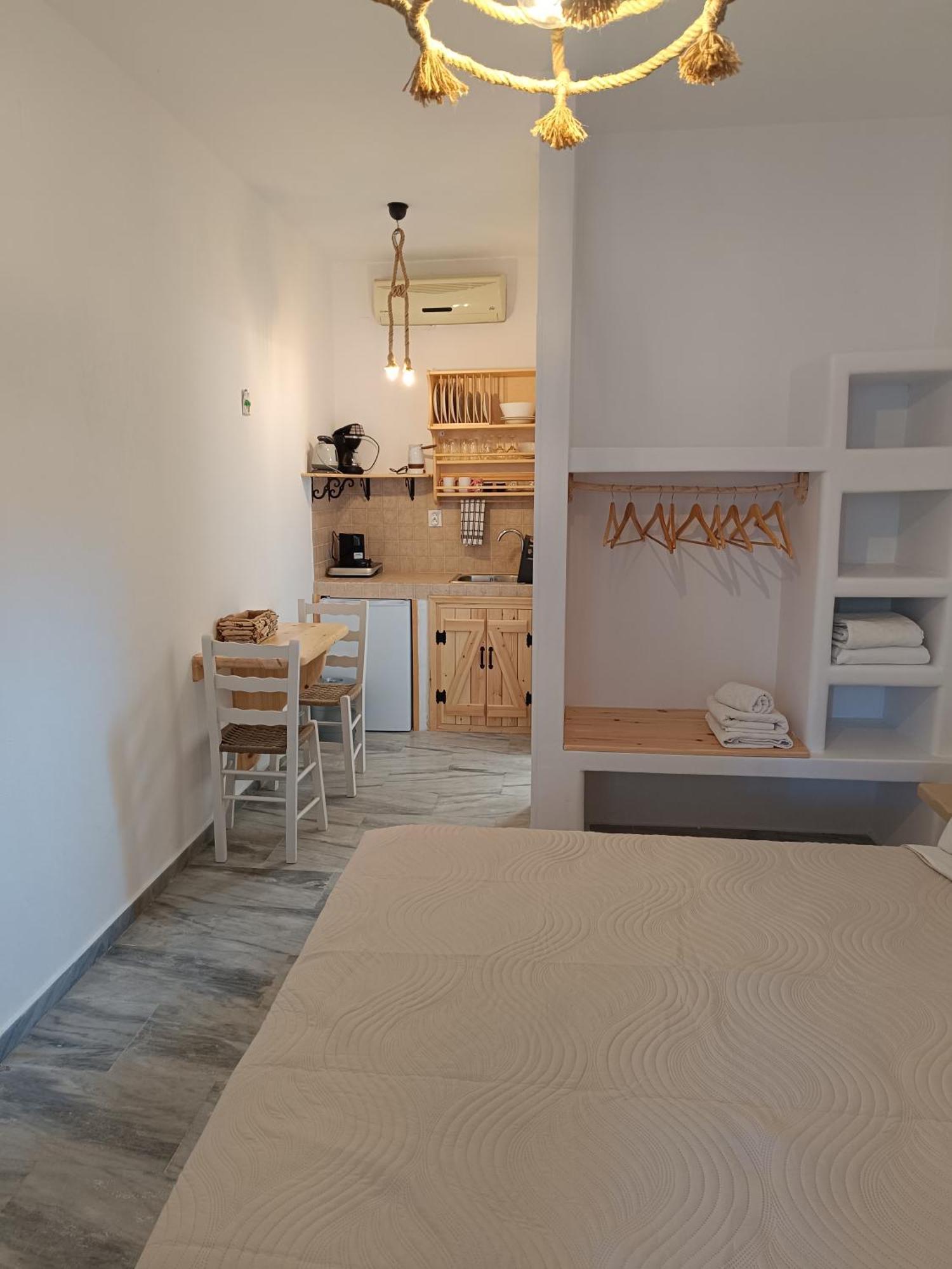Athina Studio Apartments ケルベリ エクステリア 写真