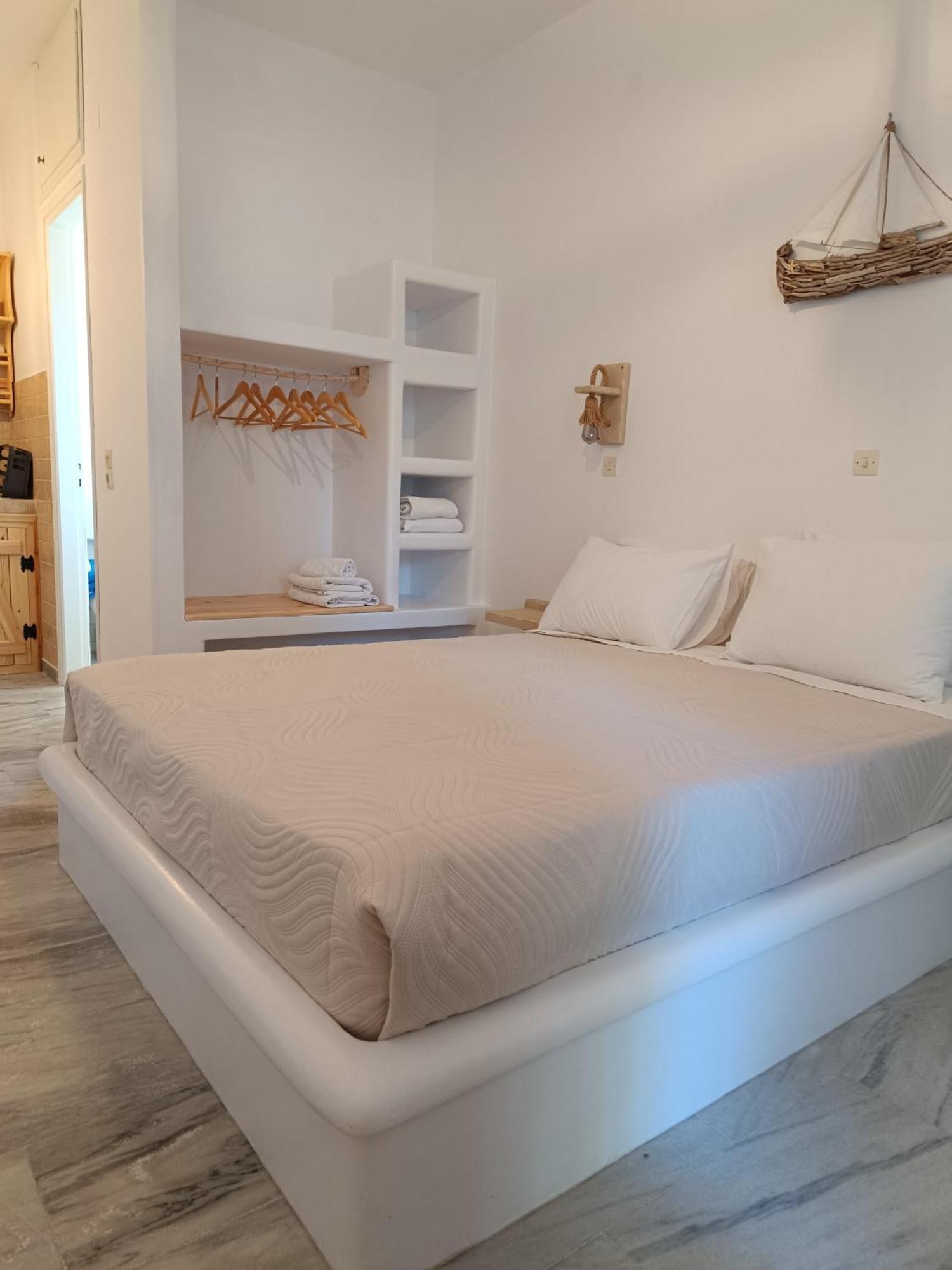 Athina Studio Apartments ケルベリ エクステリア 写真